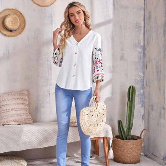 Floral Embroidery Blouse - Picture 3 of 6